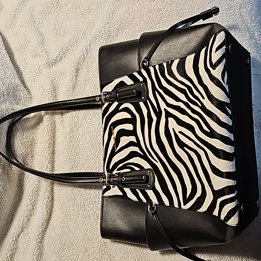 Michael Kors Voyager Tote